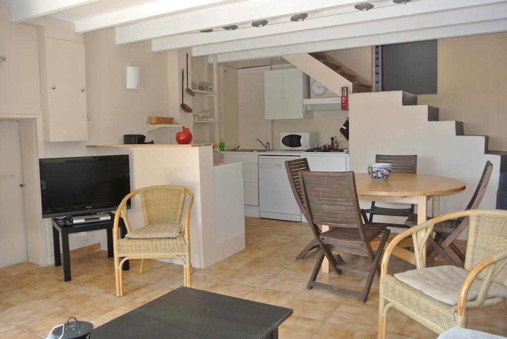 En Avignon 30133 Les Angles Apartment Les Angles  ห้อง รูปภาพ